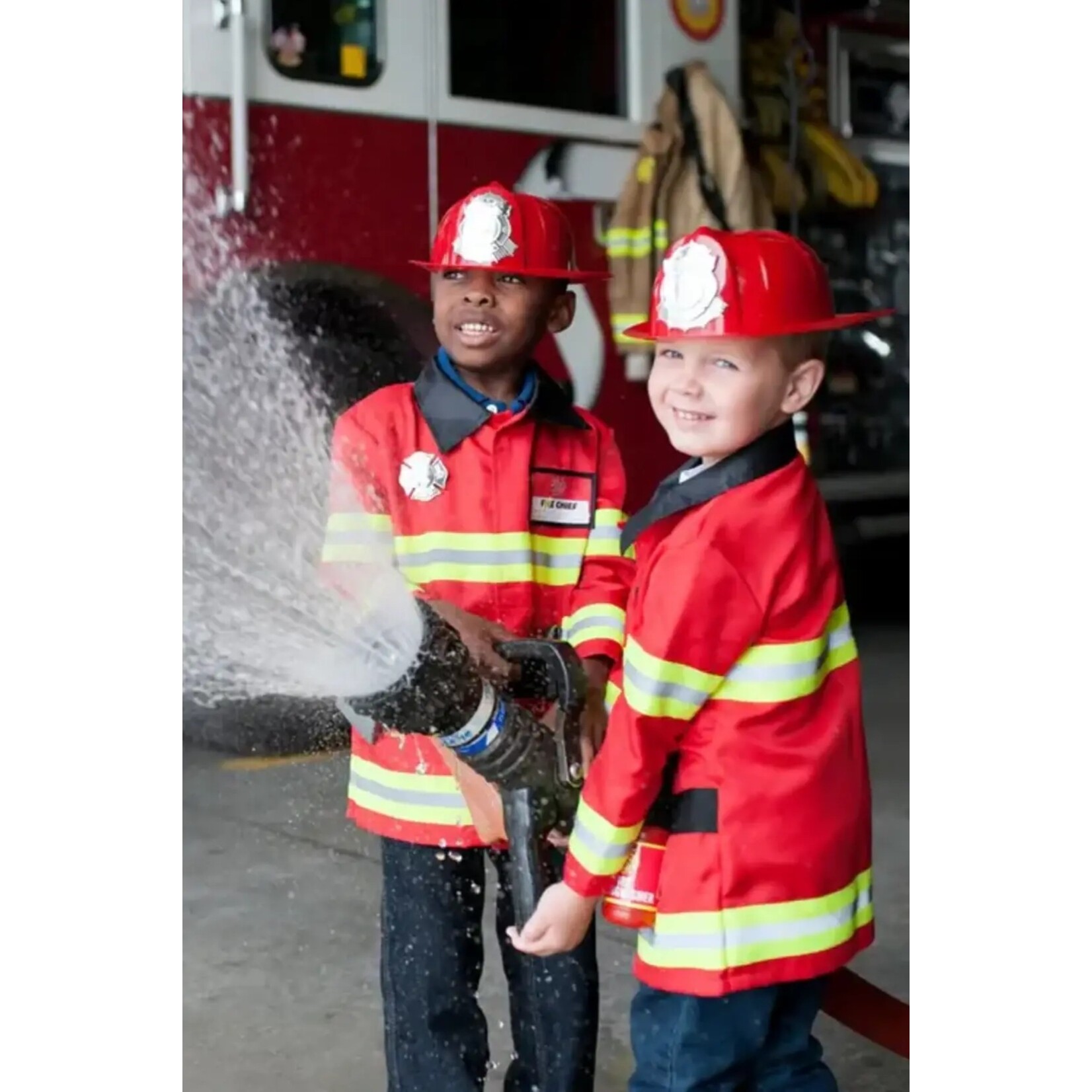Great Pretenders GREAT PRETENDERS - Firefighter dress-up costume with 5 accessories
