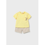 Mayoral MAYORAL - Ensemble 2 morceaux - T-shirt jaune avec une petite poche giraffe et un short beige