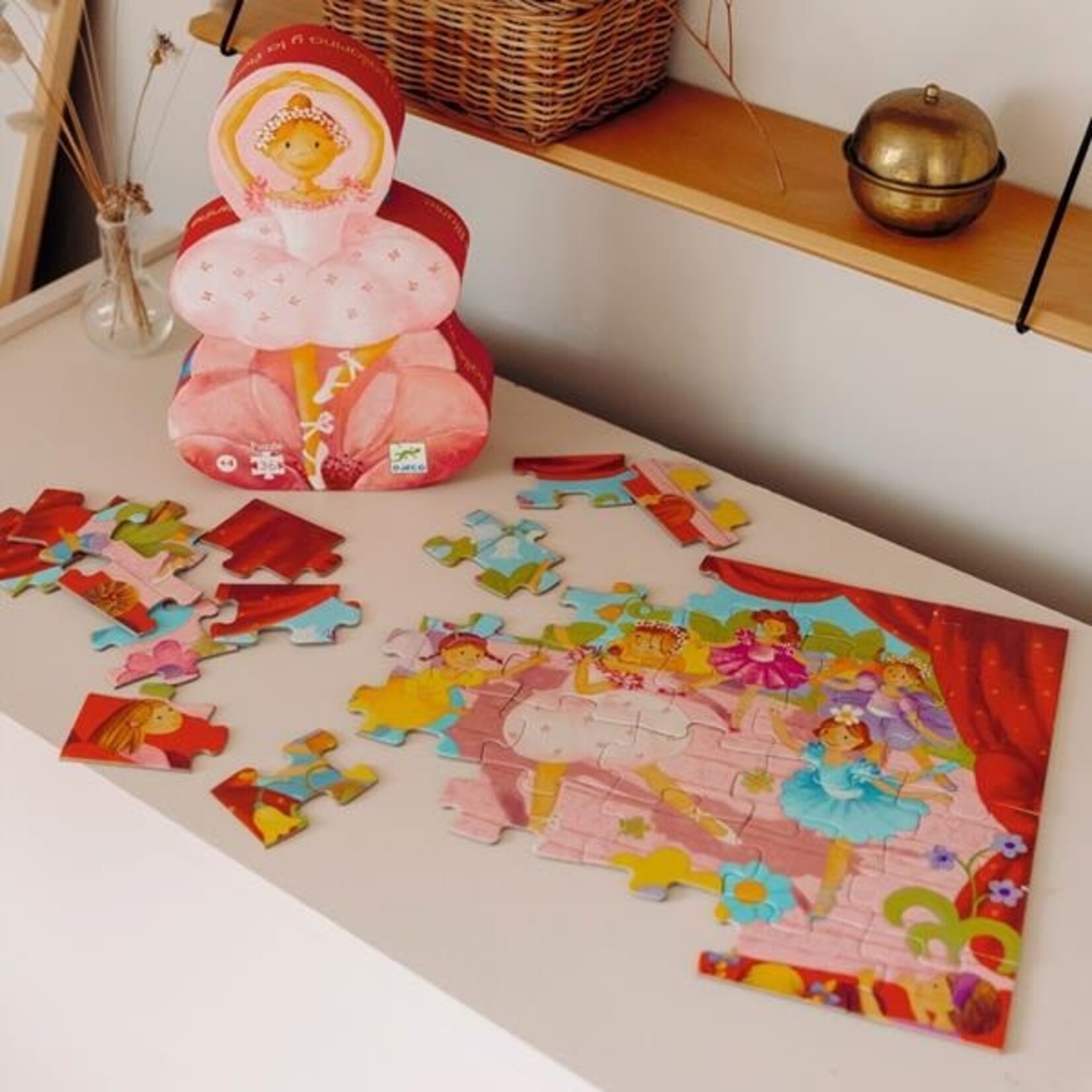 Djeco DJECO - Silhouette Puzzle / The Ballerina with the Flower / 36 pieces