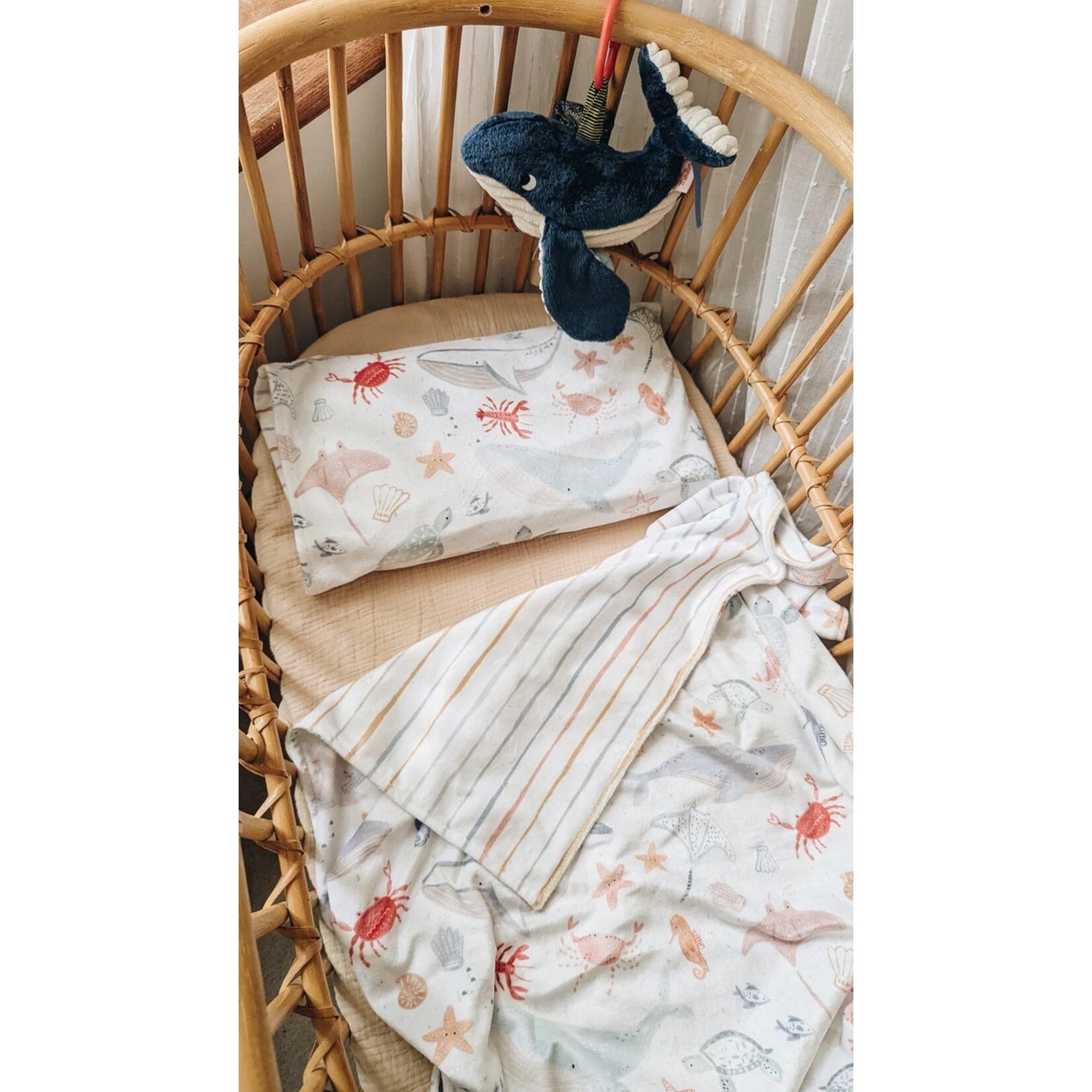 Veille sur toi VEILLE SUR TOI - Mini reversible minky blanket - The underwater world