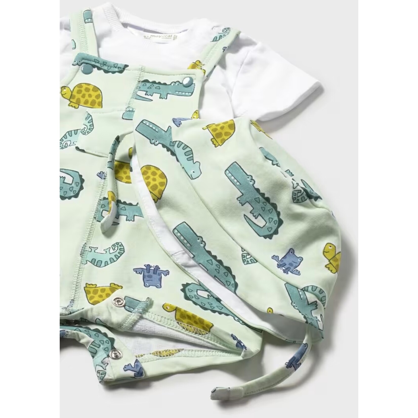 Mayoral MAYORAL - Ensemble 3 morceaux - t-shirt blanc à manches courtes, salopette et chapeau à imprimer de reptiles