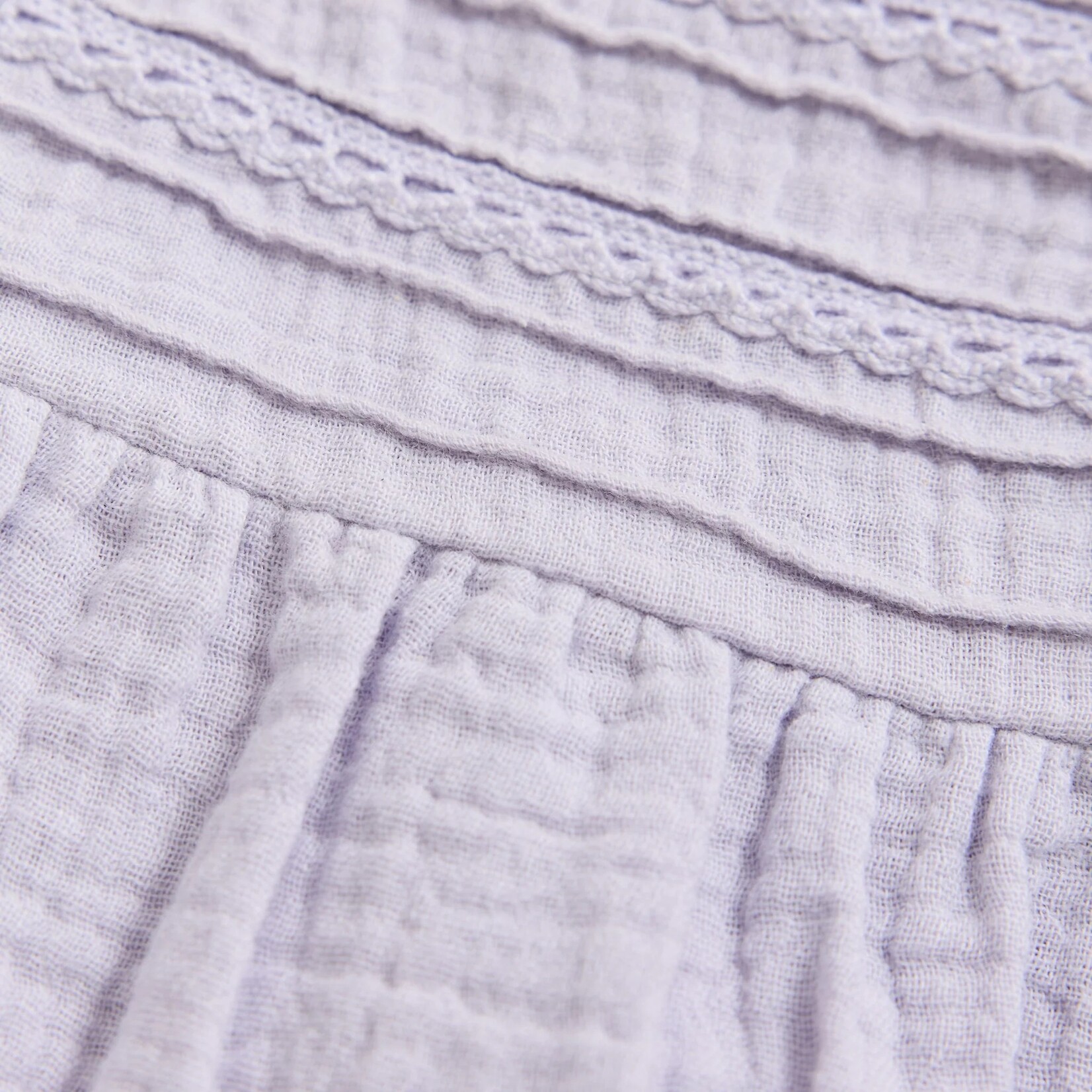 Enfant ENFANT - Robe souple en mousseline lilas avec broderies au devant et manches à volant