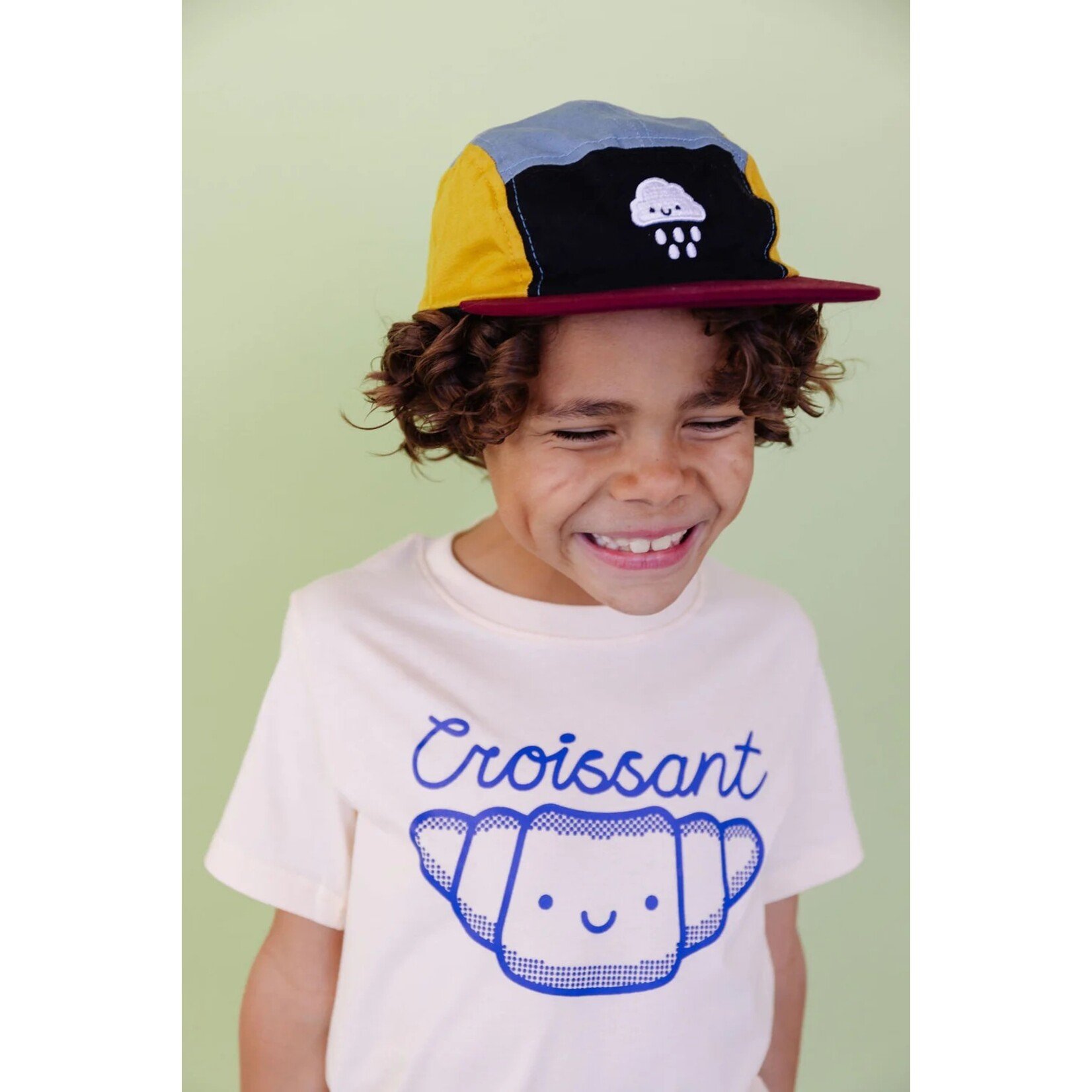 Whistle & Flute WHISTLE AND FLUTE - T-shirt blanc avec un imprimé bleu 'Kawaii - Croissant'