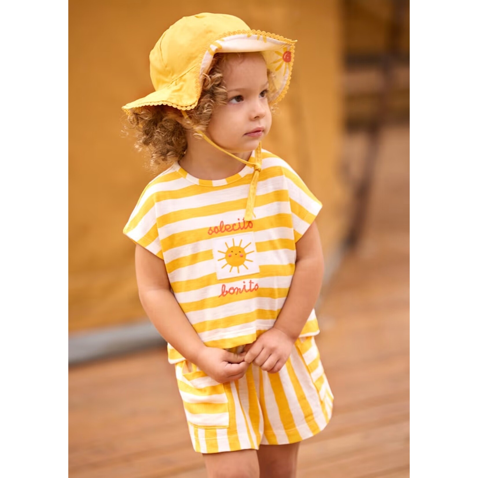 Mayoral MAYORAL - Ensemble deux pièces - T-shirt à manches courtes et short rayés blanc et jaune avec imprimé soleil 'Solecito bonito'