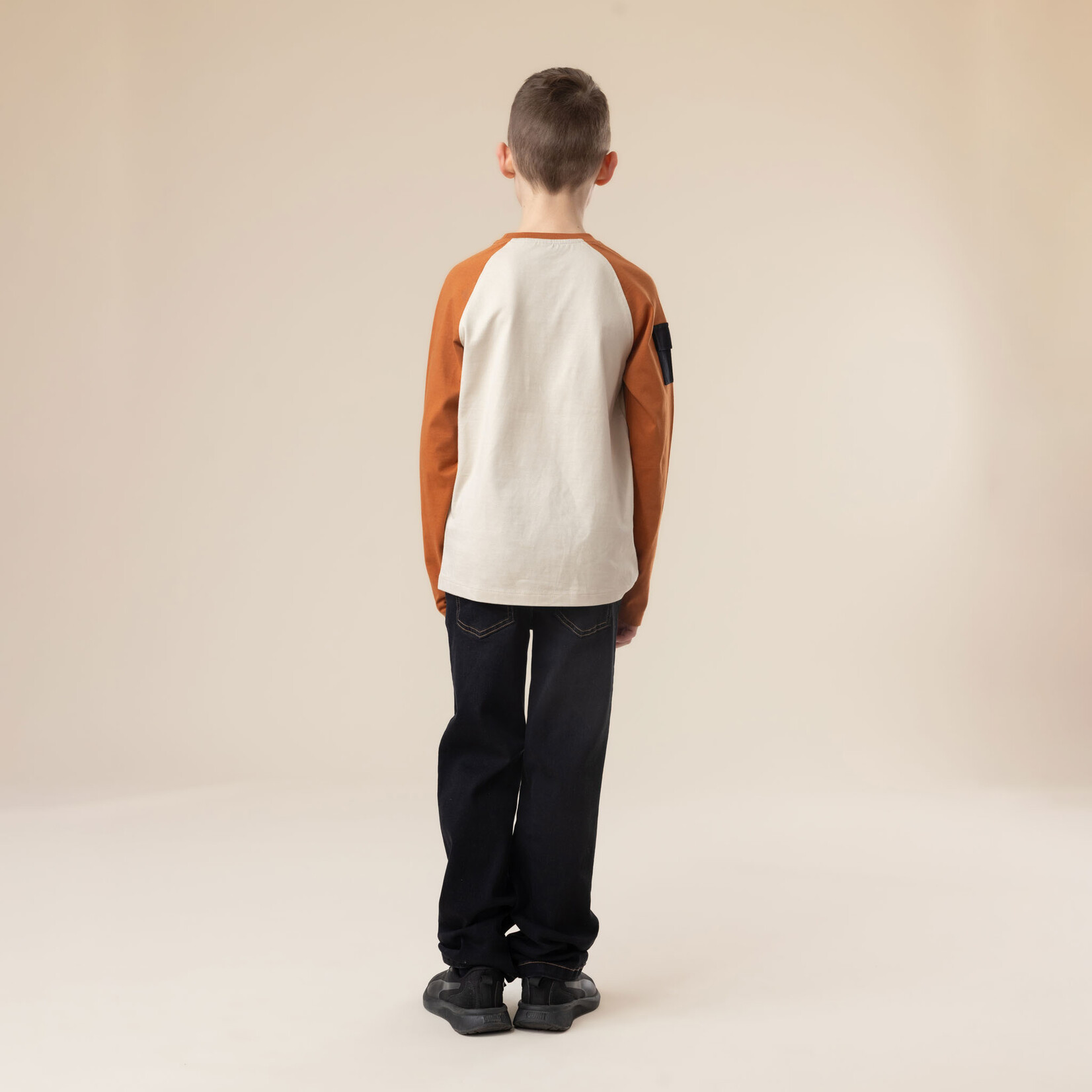 Nanö NANÖ - T-shirt blanc crème à manches longues oranges avec imprimé de motocycliste 'Plein gaz!'