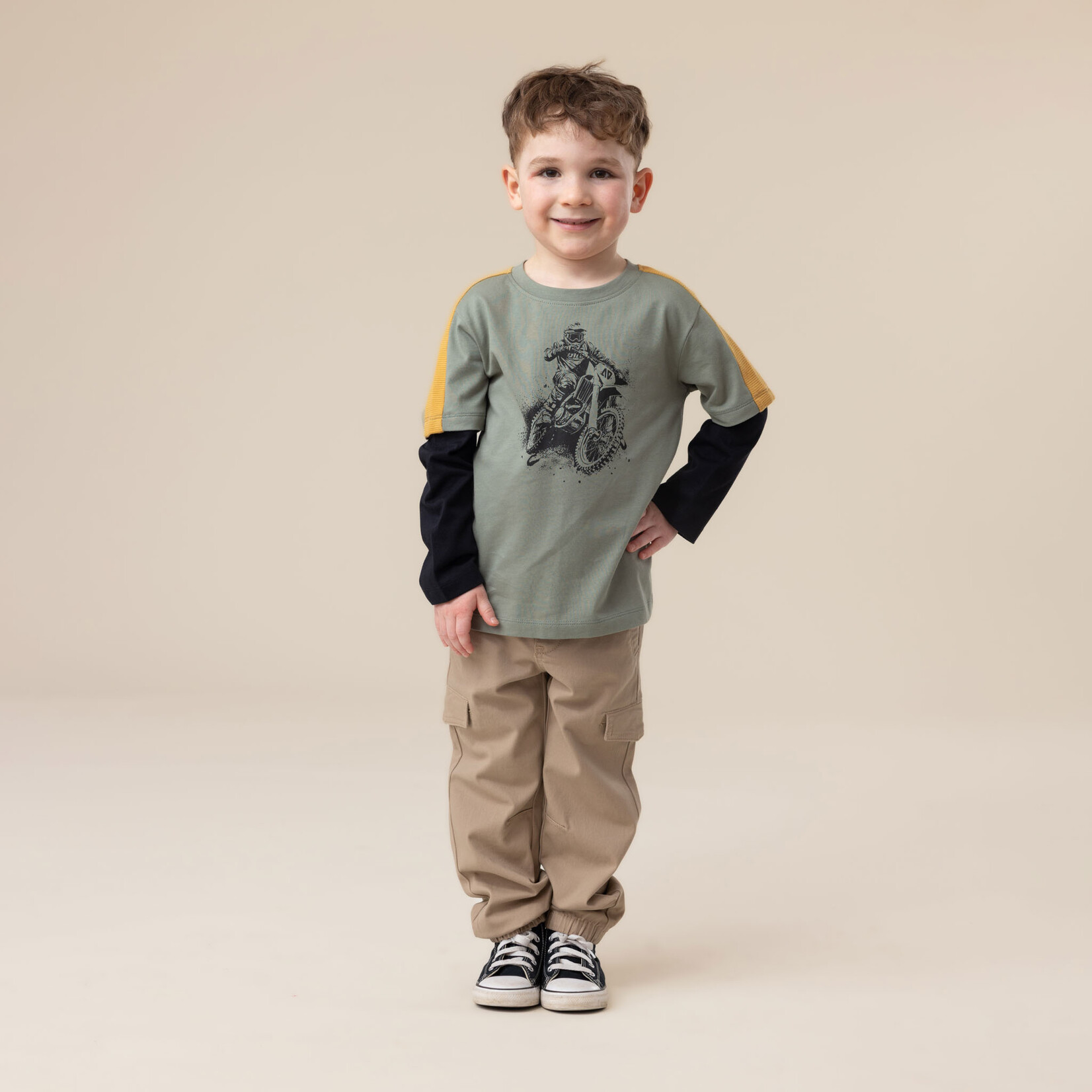 Nanö NANÖ - T-shirt vert à manches longues à effet superposé et imprimé de motocycliste 'Plein gaz!'
