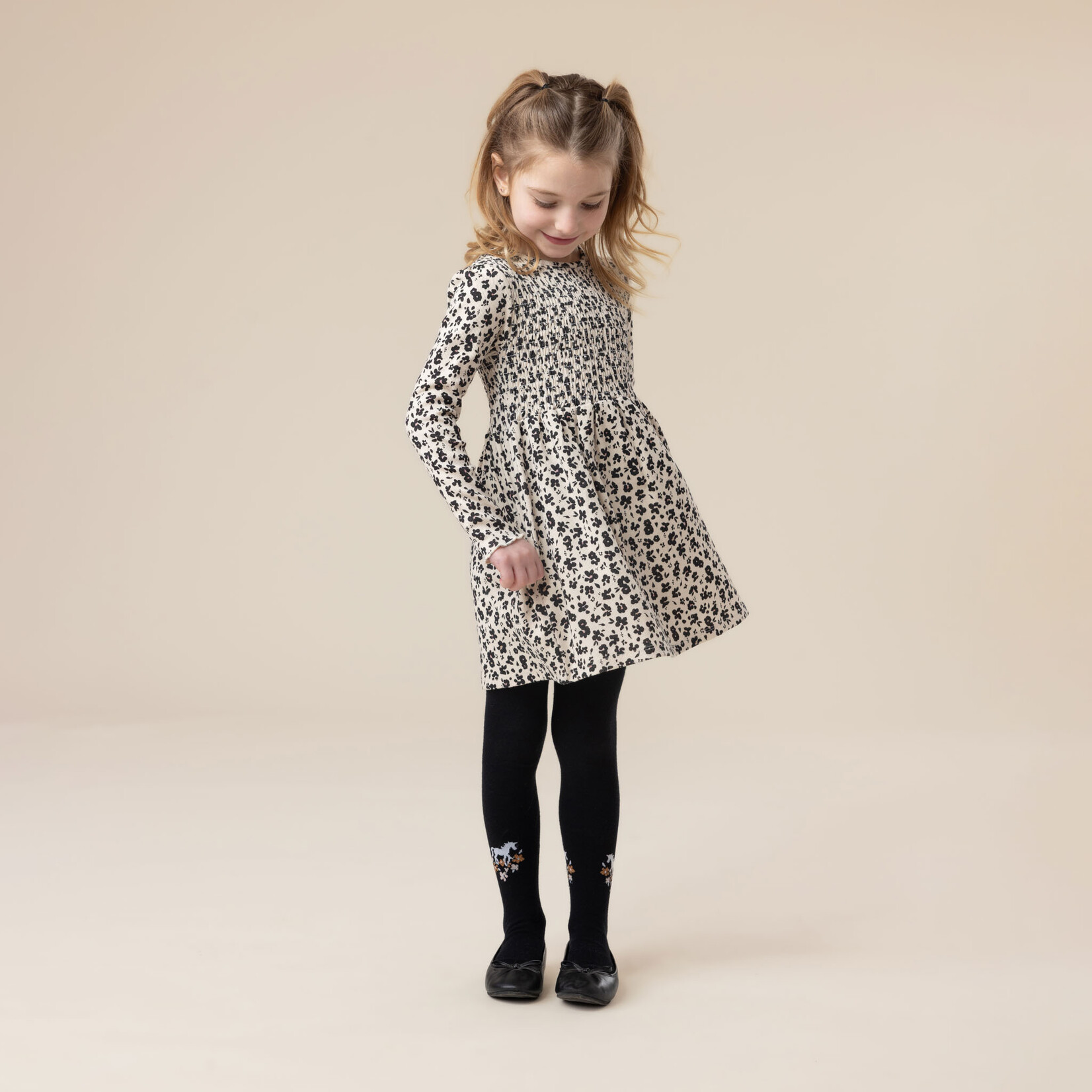 Nanö NANÖ - Robe ivoire à manches longues avec haut en nid d'abeille et motifs de fleurs 'Au Galop!'