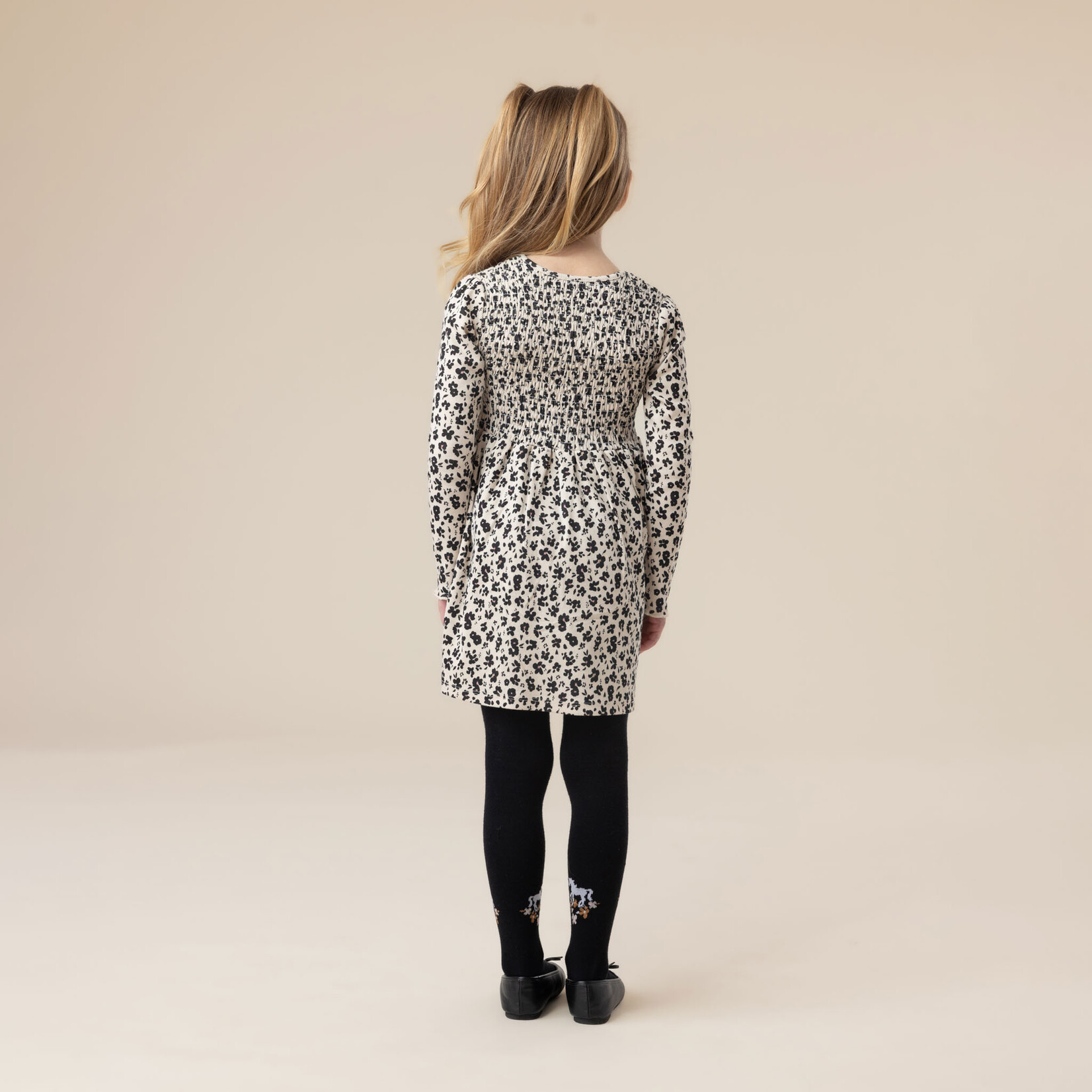 Nanö NANÖ - Robe ivoire à manches longues avec haut en nid d'abeille et motifs de fleurs 'Au Galop!'