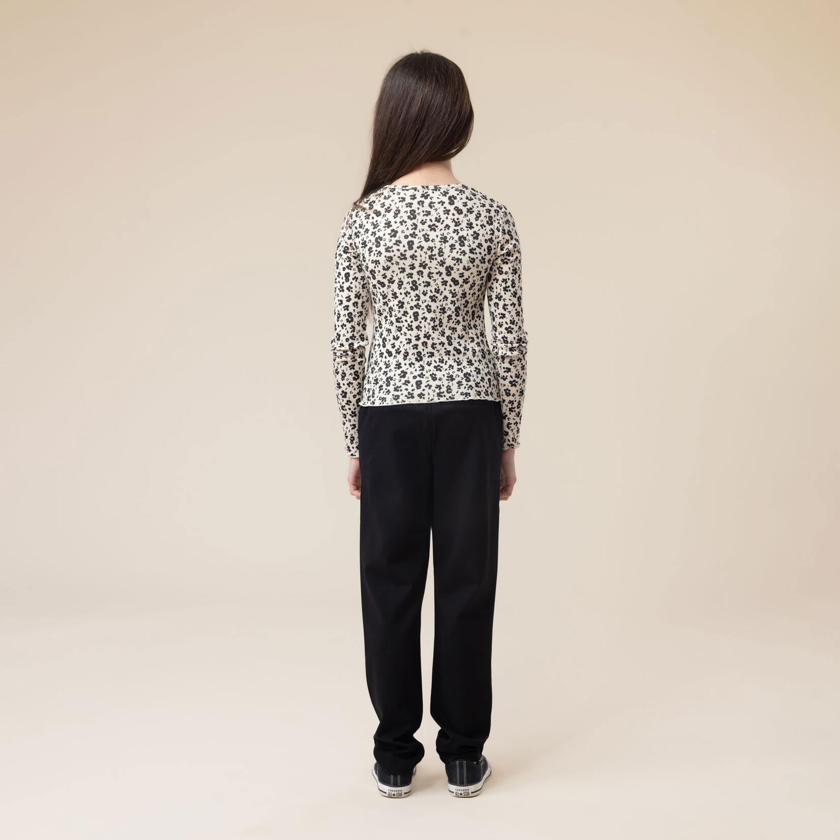Nanö NANÖ - T-shirt ivoire à manches longues avec imprimé de fleurs noires 'Au Galop!'