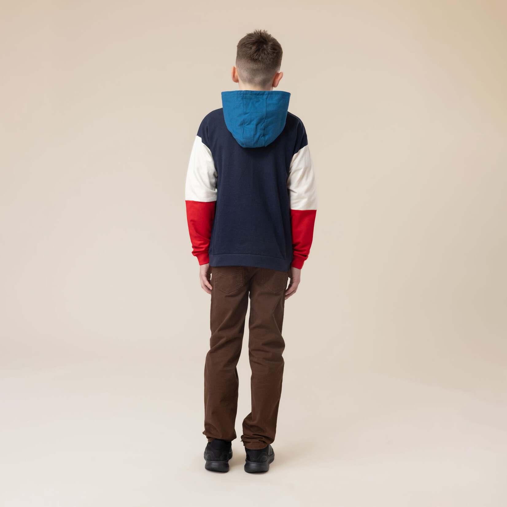 Nanö NANÖ - Chandail à capuche avec blocs de couleurs bleu, blanc et rouge 'Esprit sportif'