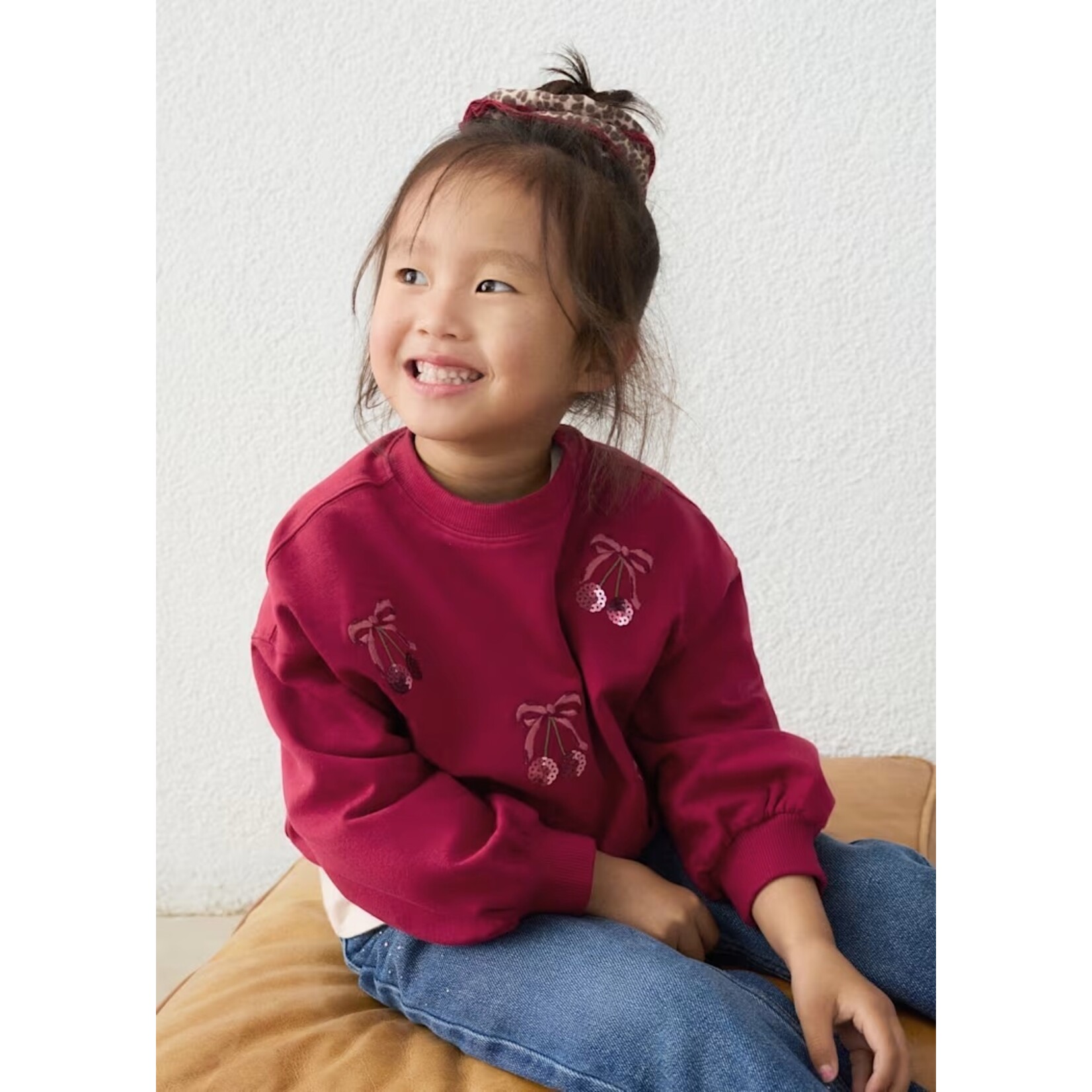 Mayoral MAYORAL - Chandail de style pull rouge avec broderie de cerises pailletées et boucles rose