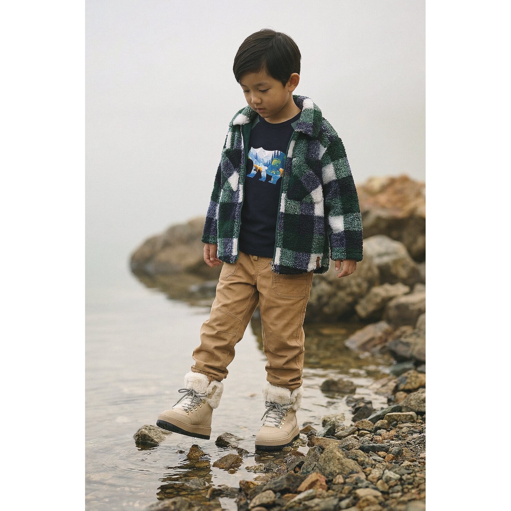 Deux par Deux DEUX PAR DEUX - Dark blue and green raglan t-shirt with bear-inspired graphic print