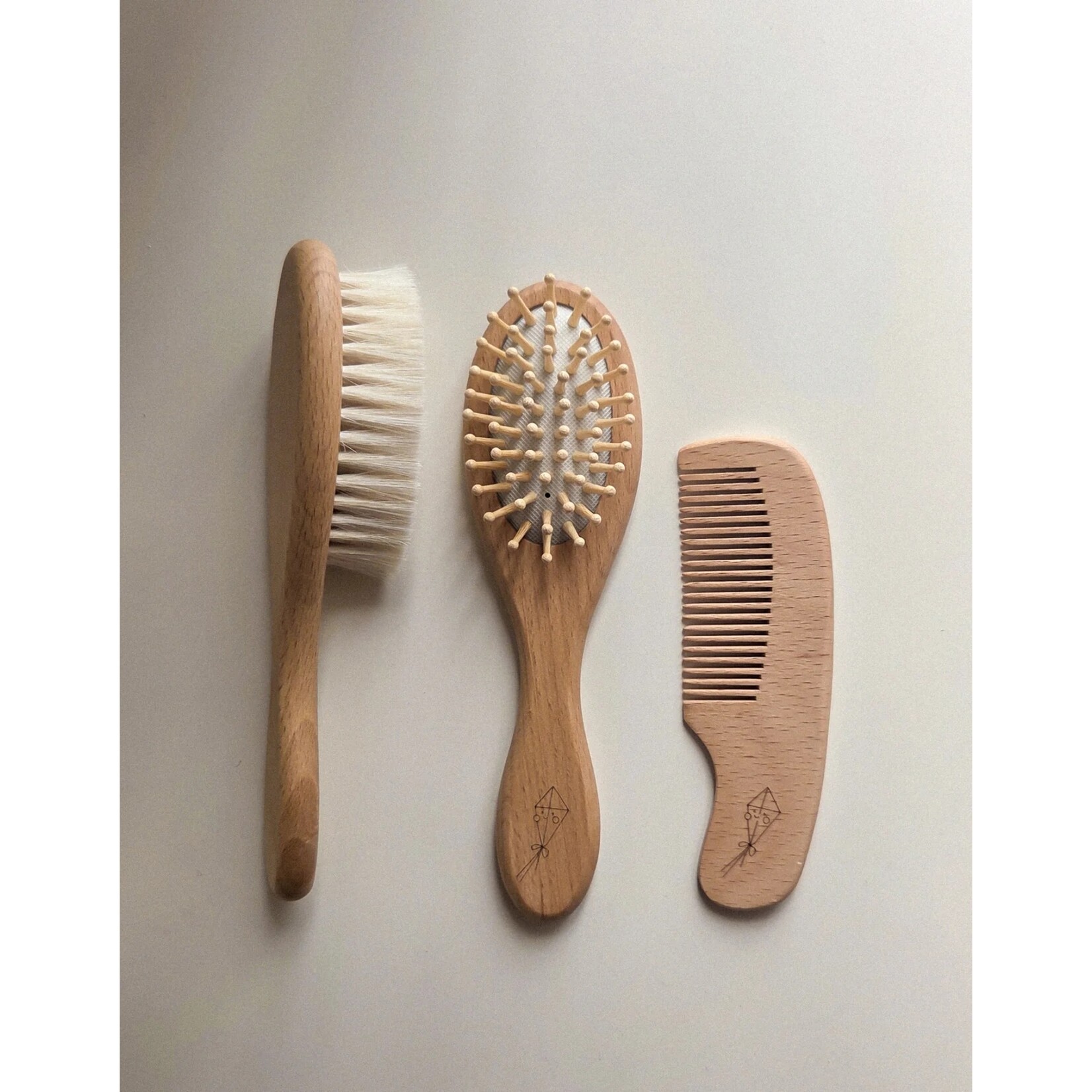 Menoum Menoum Menoum Menoum - Ensemble trio de brosses et peigne à cheveux en bois pour bébé