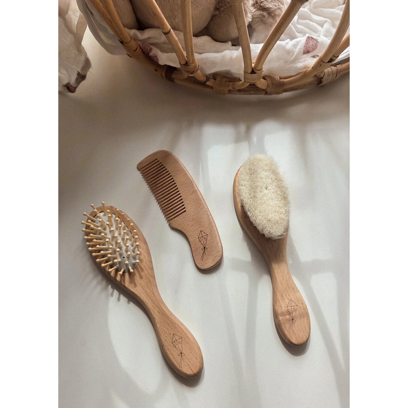 Menoum Menoum Menoum Menoum - Ensemble trio de brosses et peigne à cheveux en bois pour bébé