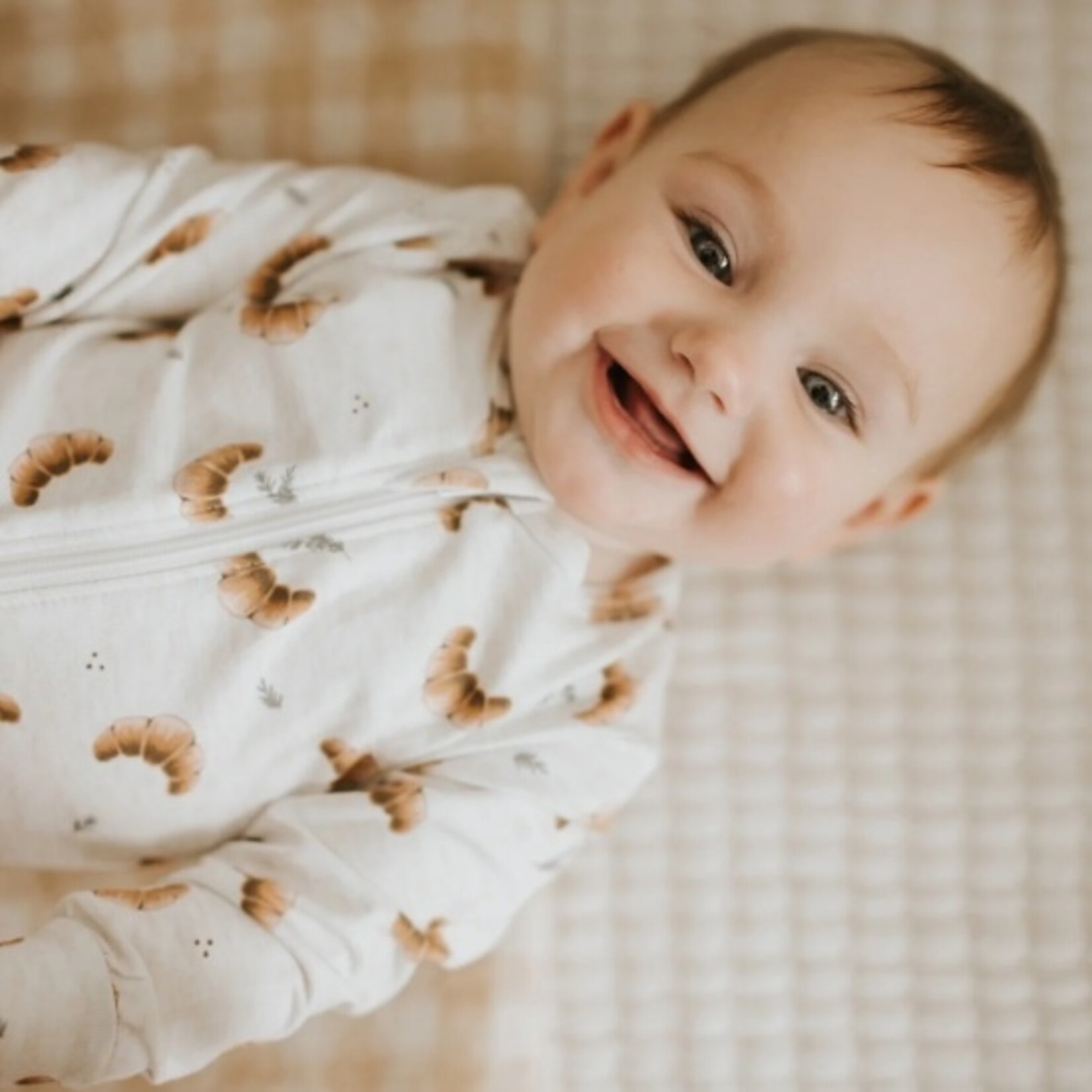 Petit Lem PETIT LEM - Heather beige baby pyjamas with croissant print