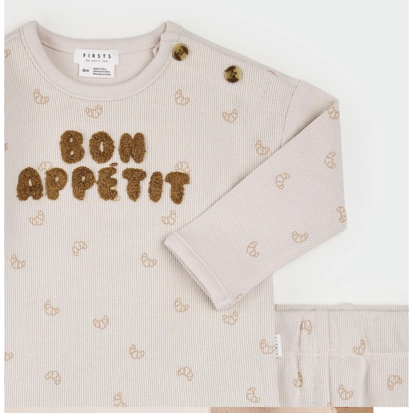 Petit Lem PETIT LEM - Ensemble deux pièces chandail et pantalon gaufré beige à imprimé de croissants 'Bon appétit'