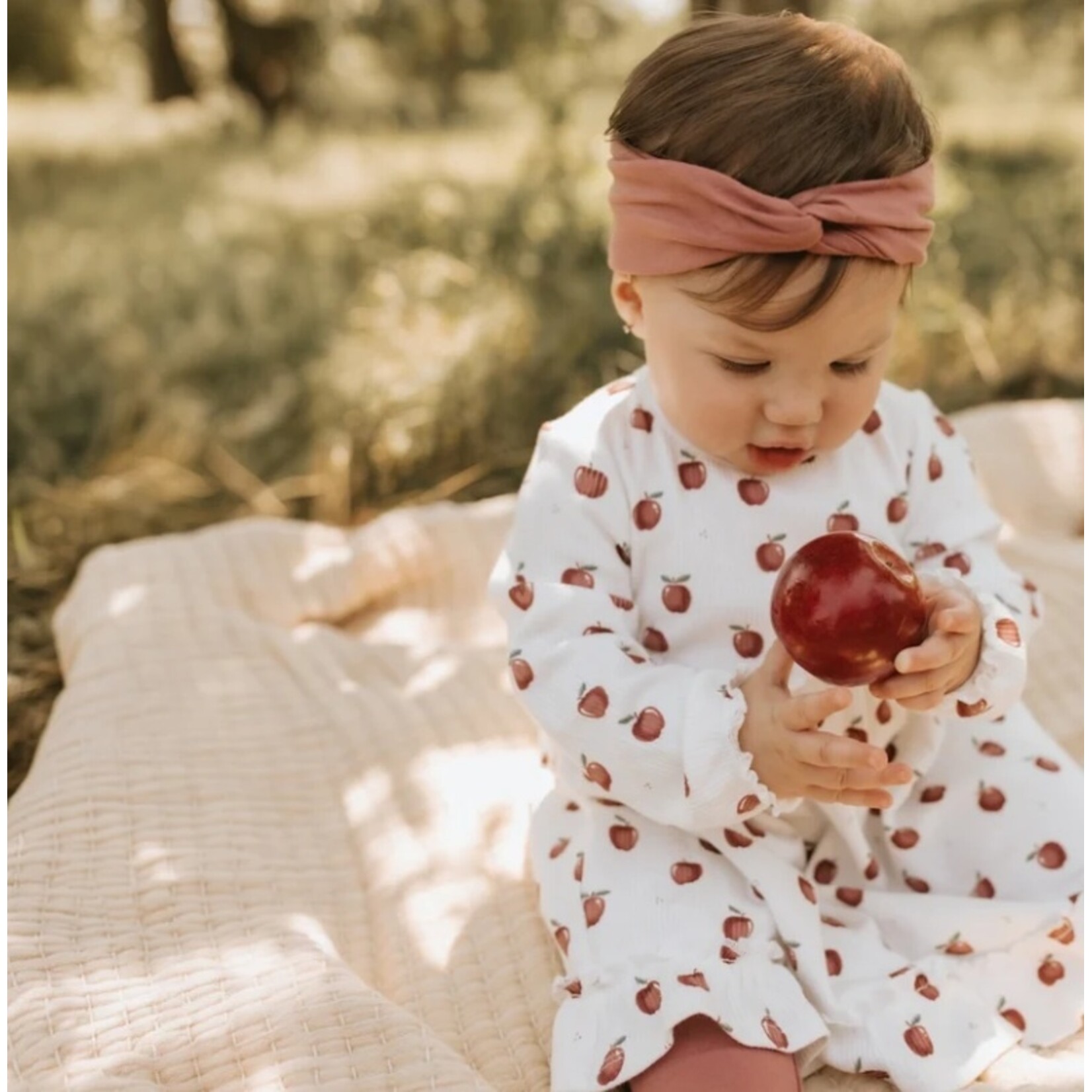 Petit Lem PETIT LEM - Ensemble robe blanche côtelé à imprimé de pommes et legging bourgogne rosé