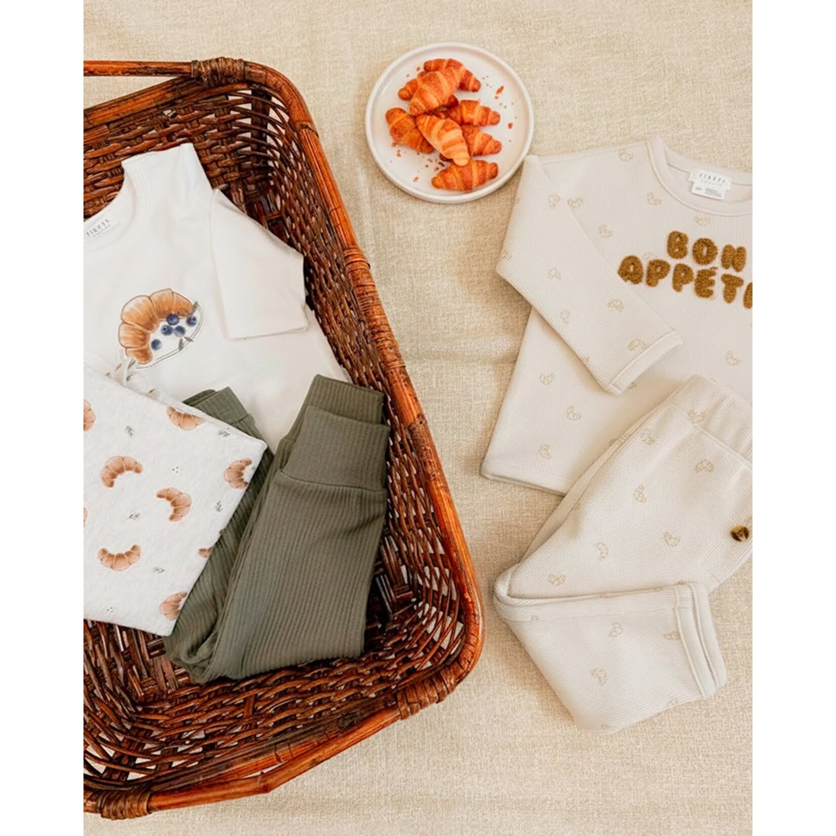Petit Lem PETIT LEM - White onesie set with crescent and blueberry print and forest green waffle pants (2 pcs)