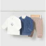 Mayoral MAYORAL - Ensemble 3 pièces: T-shirt à manches longues avec broderie d'une voiture, une veste bleu et un jogging beige