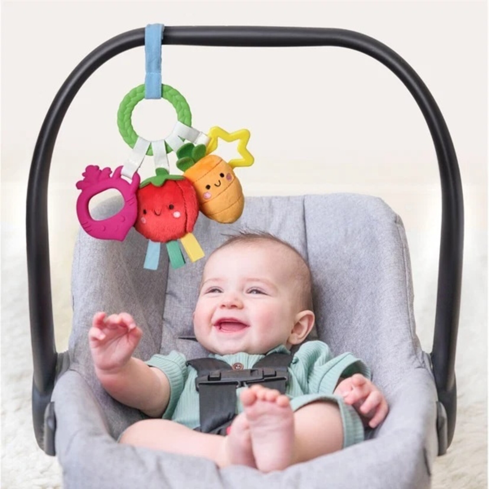Itzy Ritzy ITZY RITZY - Teething Toy - 'Bitzy Busy Ring - Vegetables'
