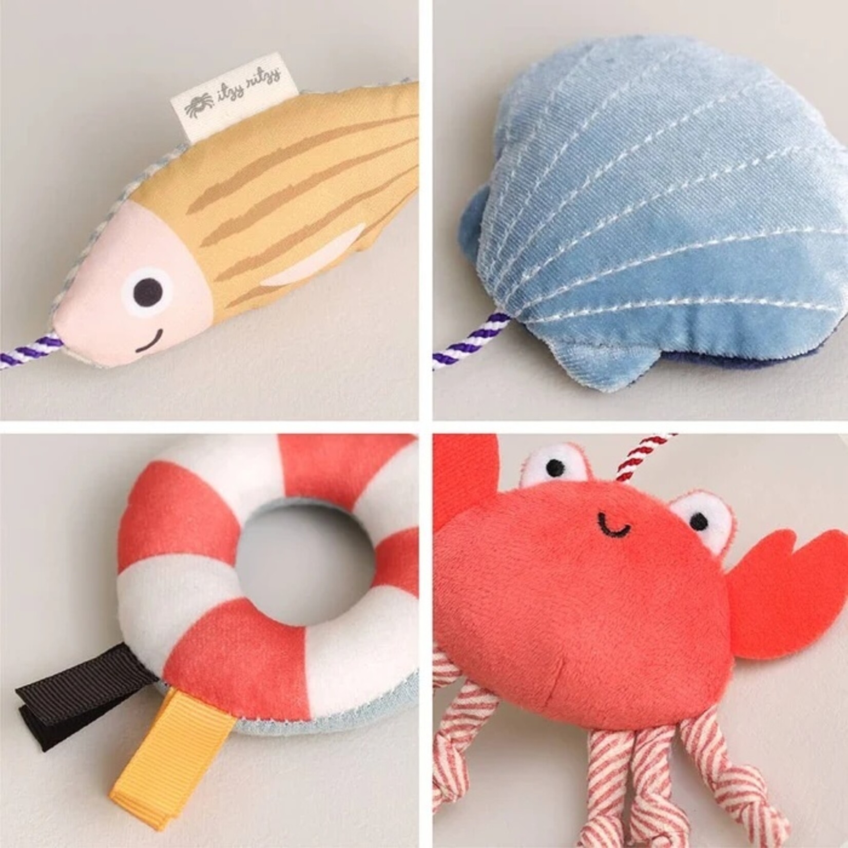 Itzy Ritzy ITZY RITZY - Jouet sensoriel - 'Itzy Travel Charms - Bord de mer'