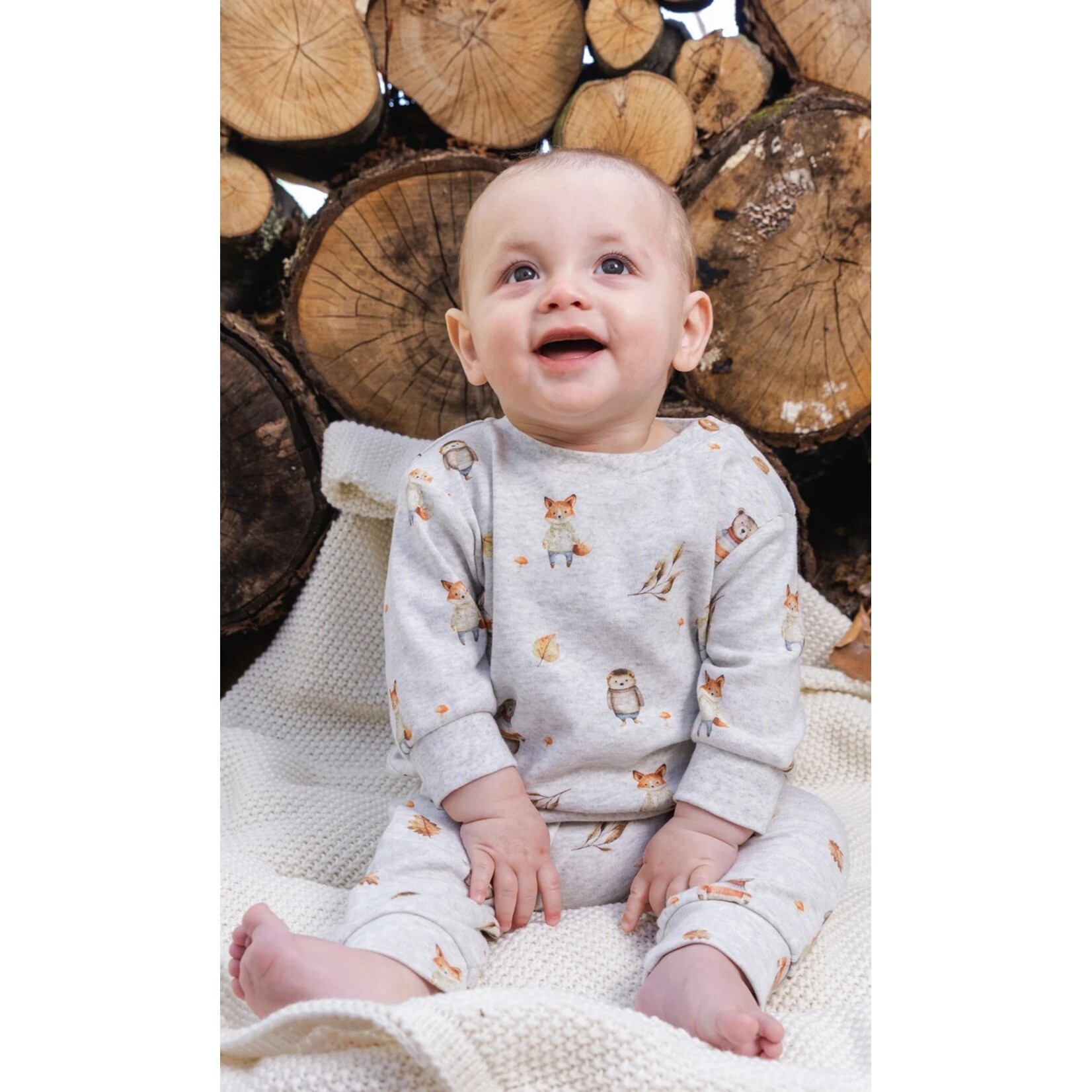Deux par Deux  DEUX PAR DEUX - Two-piece grey pant and sweater set with autumn animal print