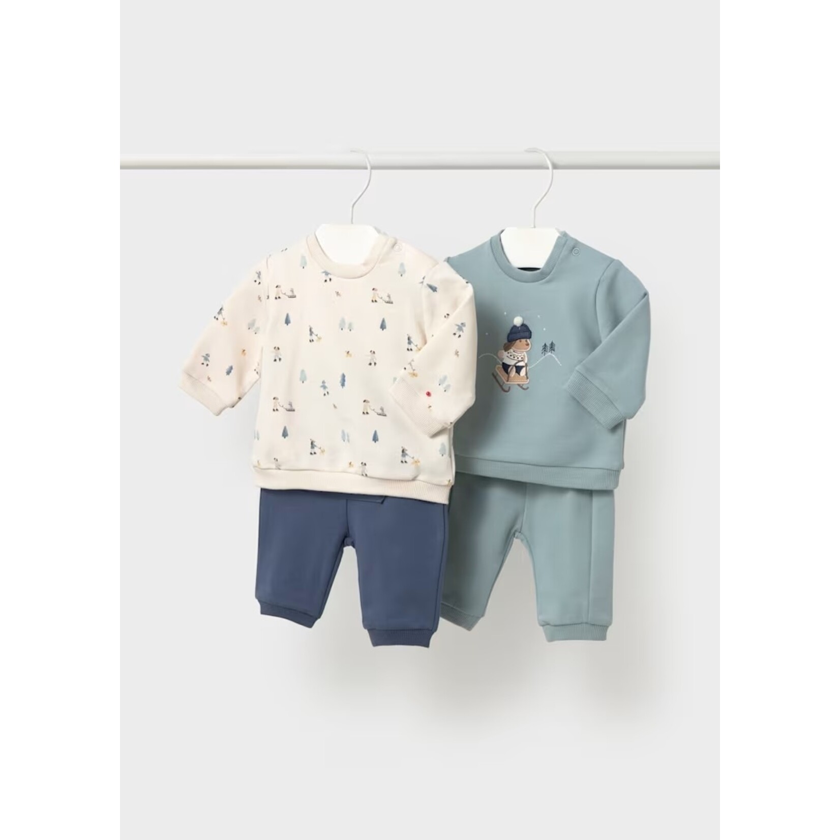 Mayoral MAYORAL - Ensemble 2 pièces: Pull beige avec imprimé de patineurs et pantalon bleu