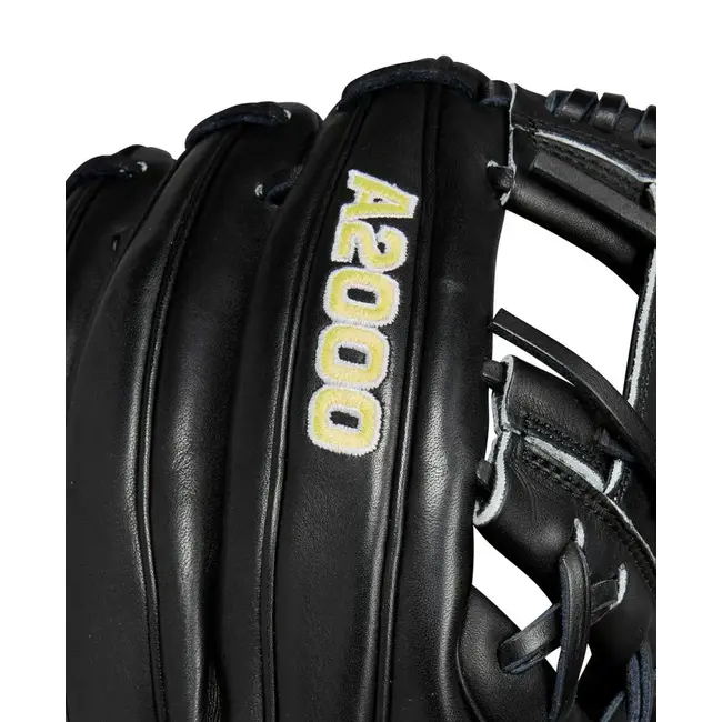 Wilson A2000 1975 Black 11.75" Reg