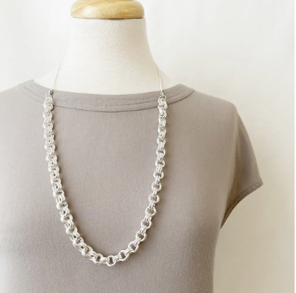 CARACOL LONG COLLIER AJUST. SUR CHAINE MAILLONS ARGENT