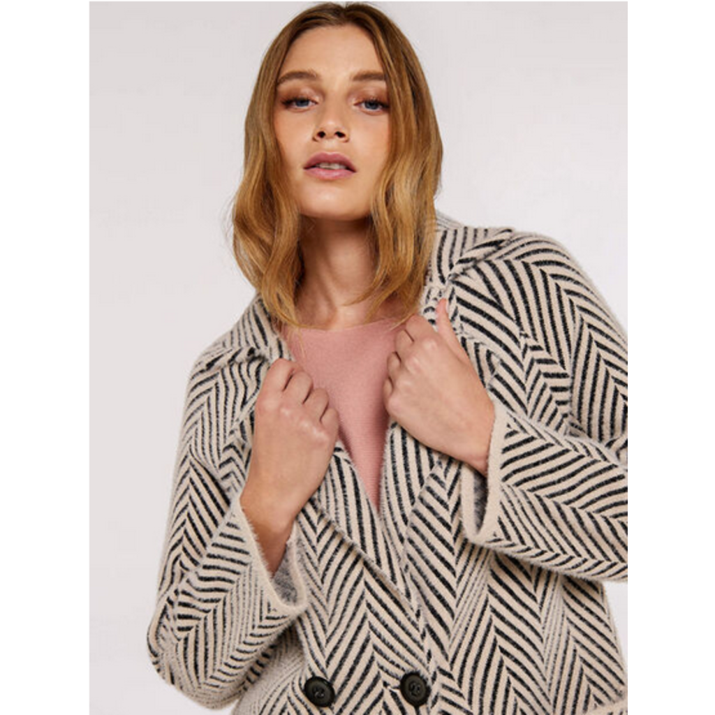 APRICOT APRICOT MANTEAU A CHEVRON IVOIRE ET NOIR