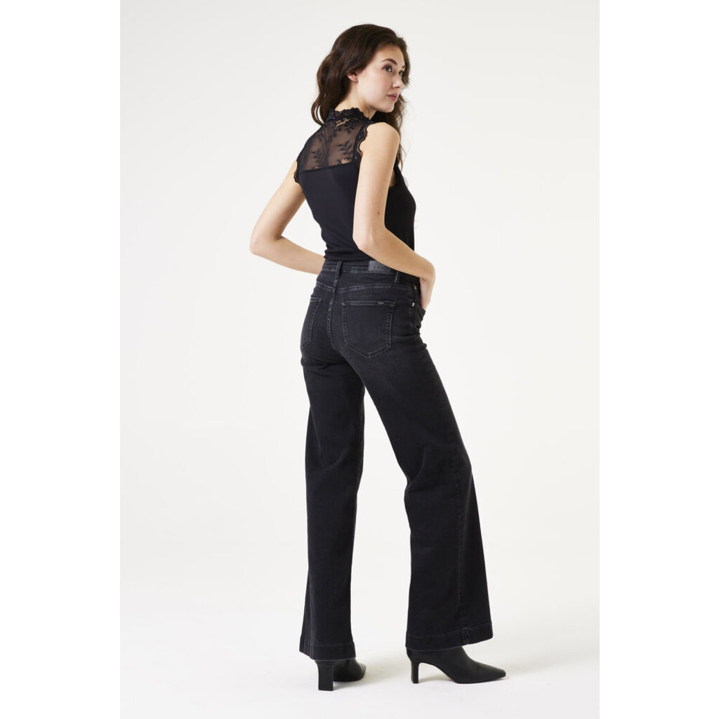 GARCIA GARCIA HAUT SANS MANCHE DENTELLE NOIR