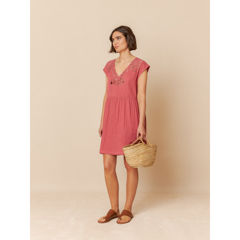 INDI AND COLD INDI AND COLD 25E ROBE COL EN V BRODE PASTEQUE