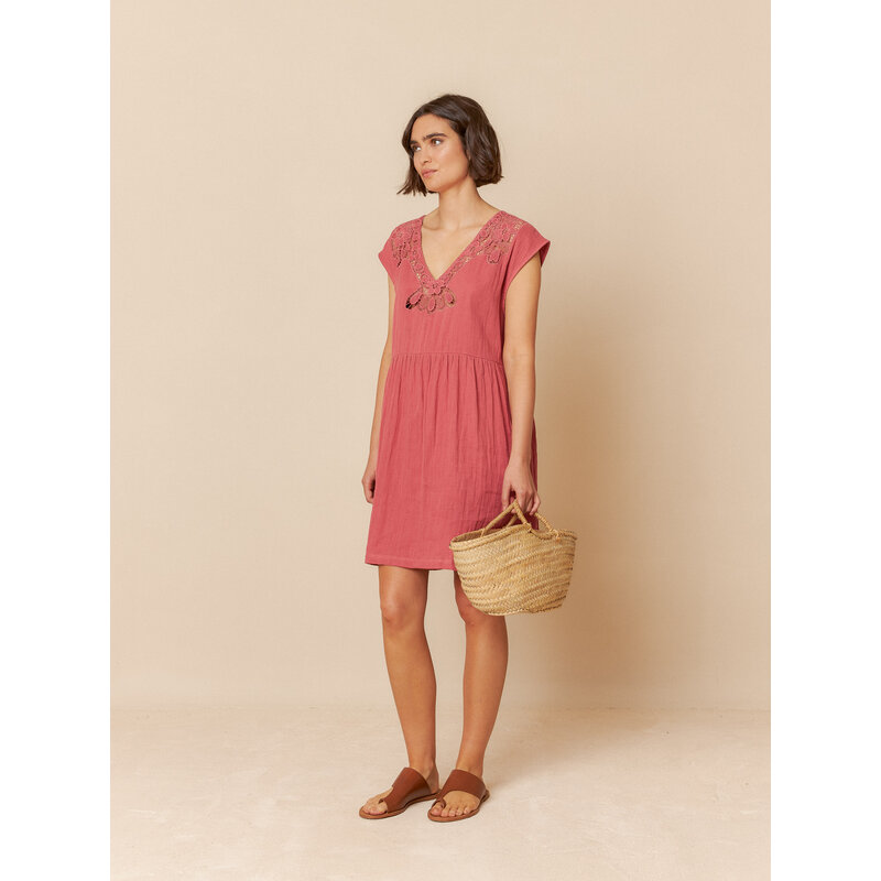 INDI AND COLD INDI AND COLD 25E ROBE COL EN V BRODE PASTEQUE