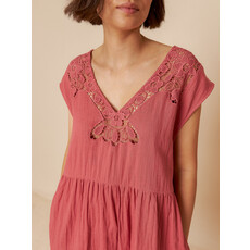 INDI AND COLD INDI AND COLD 25E ROBE COL EN V BRODE PASTEQUE