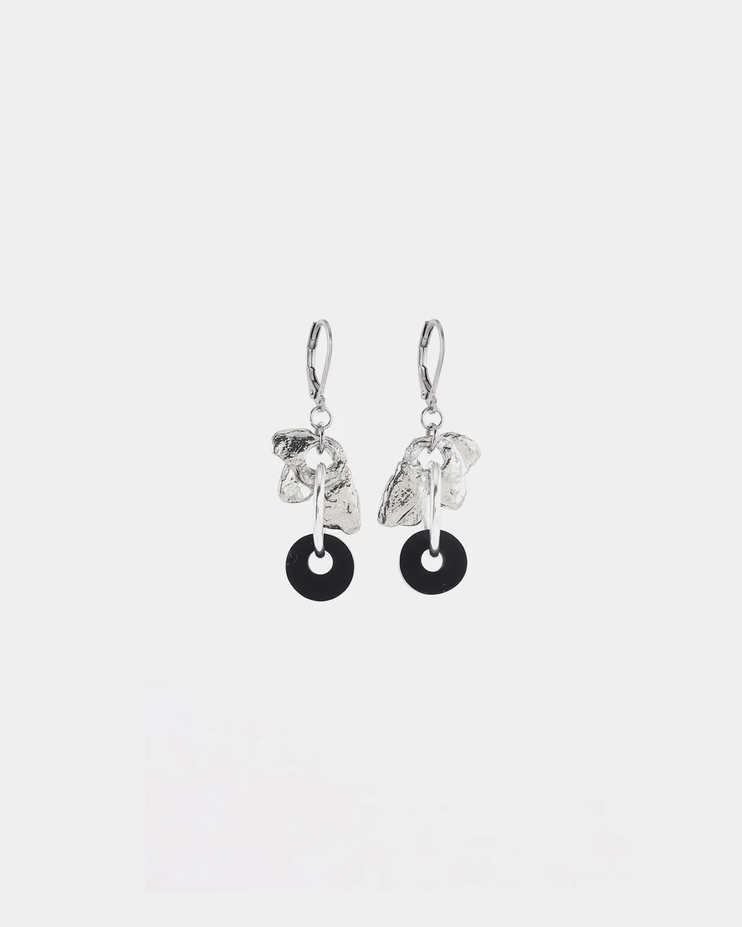 ANNE MARIE CHAGNON BOUCLE OREILLE FELIS NOIR ET ARGENTE