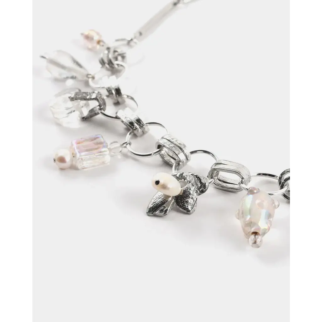 ANNE MARIE CHAGNON ANNE MARIE CHAGNON COLLIER TIAKI BRISE