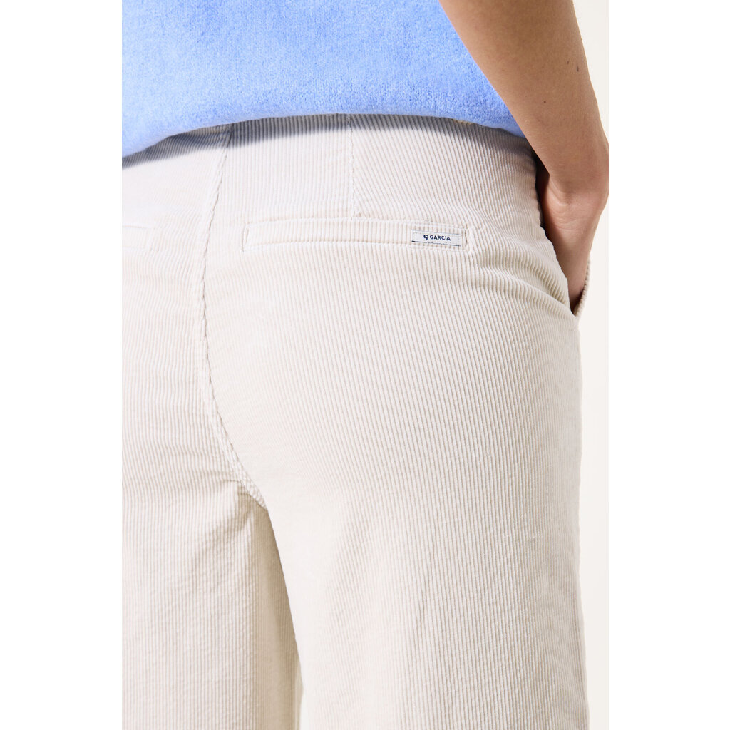GARCIA GARCIA 25H PANTALON EVASE CORDUROY WHITECAP