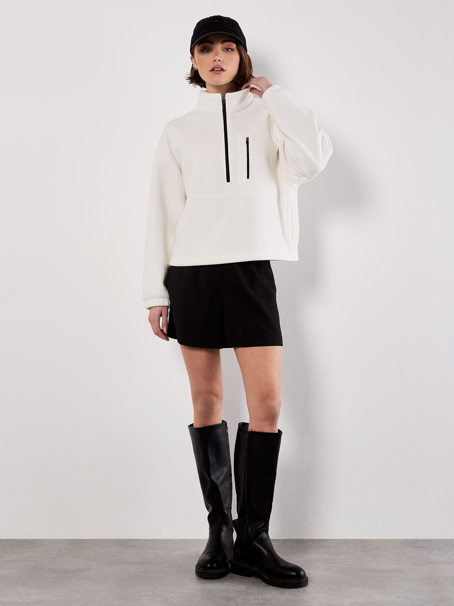 APRICOT 25H CHANDAIL POLAR ZIP POCKET WHITE