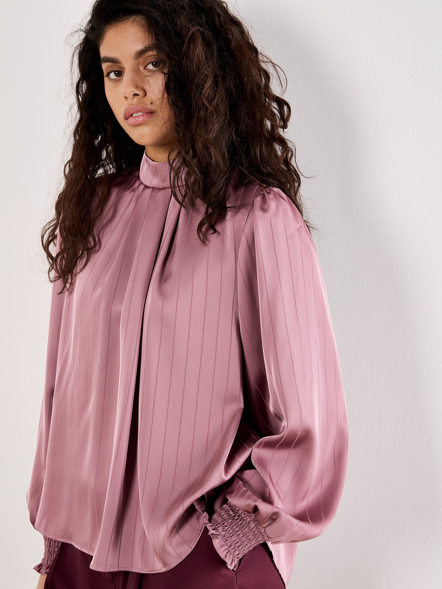 APRICOT 25H SATIN STRIPE OPEN COLAR BLOUSE PURPLE