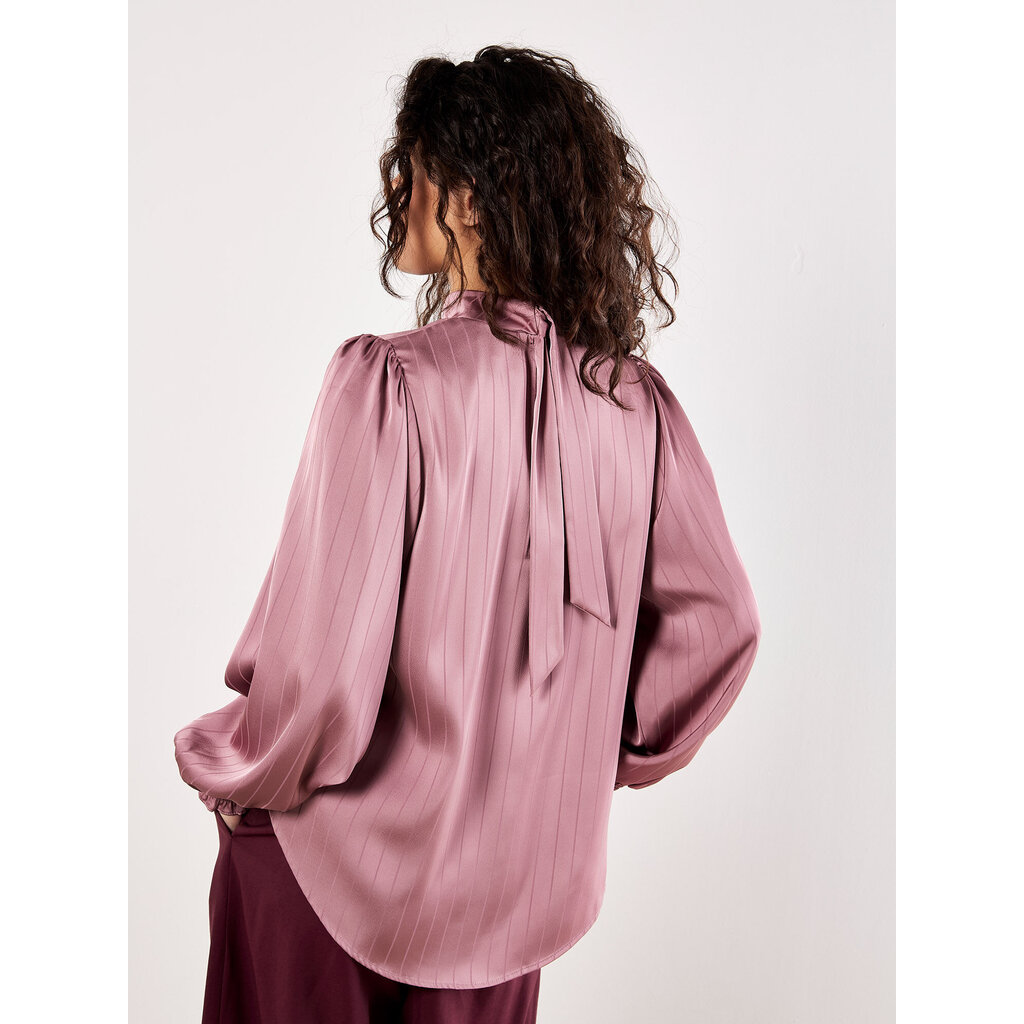 APRICOT APRICOT 25H SATIN STRIPE OPEN COLAR BLOUSE PURPLE