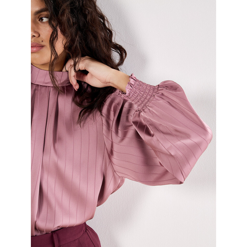 APRICOT APRICOT 25H SATIN STRIPE OPEN COLAR BLOUSE PURPLE