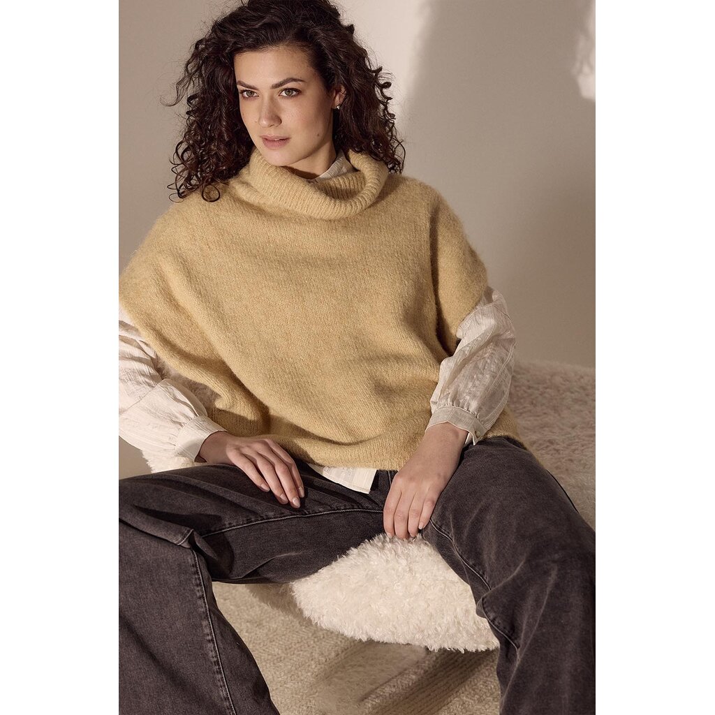 TRAMONTANA TRAMONTANA 25H SLEEVELESS TURTLE NECK CAMEL