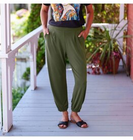 RIEN NE SE PERD TOUT SE CREE RIEN NE SE PERD 26E PANTALON 7/8 PINA OLIVE