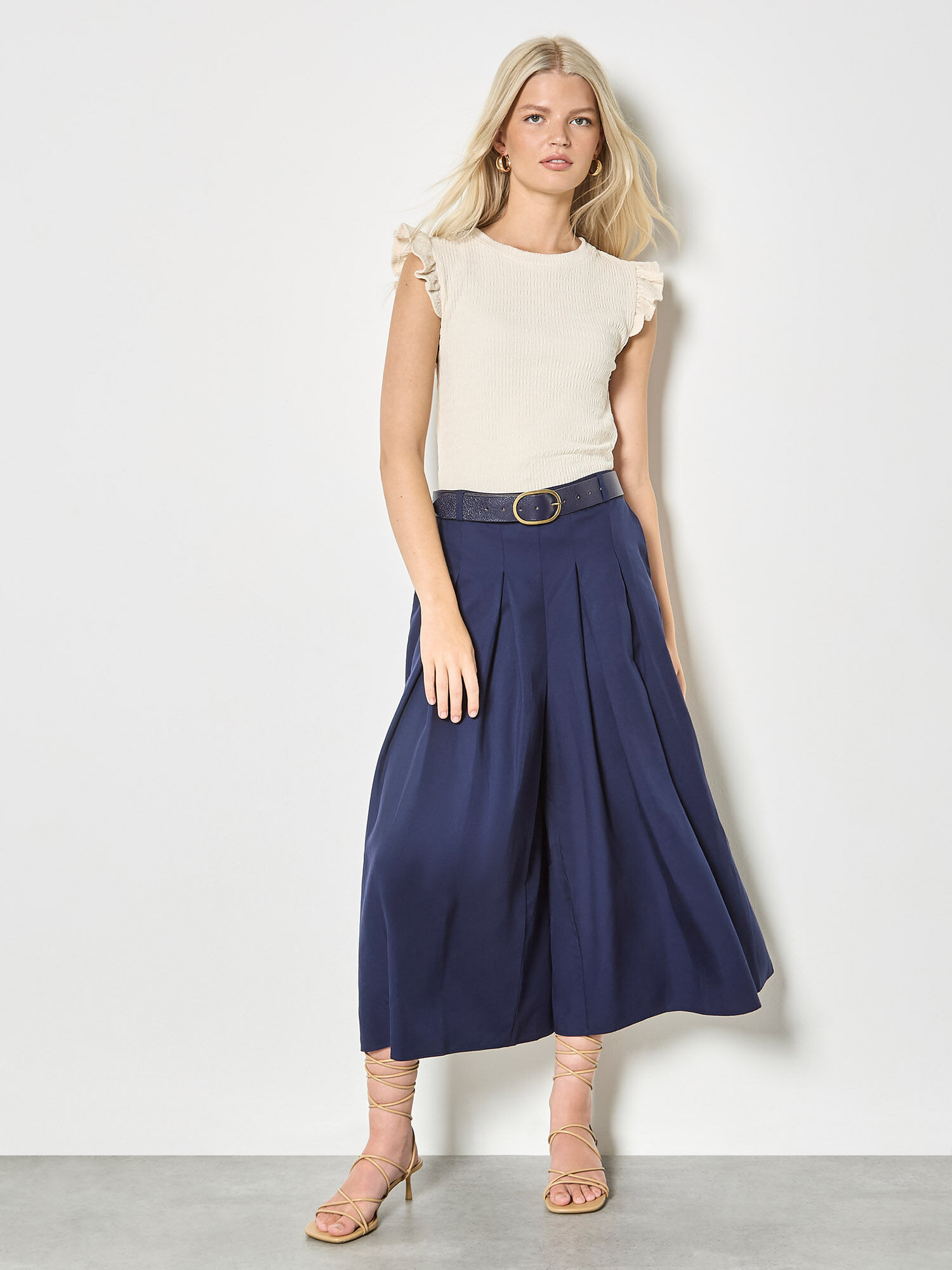 APRICOT 26E TOP SANS MANCHE VOLANTS IVOIRE