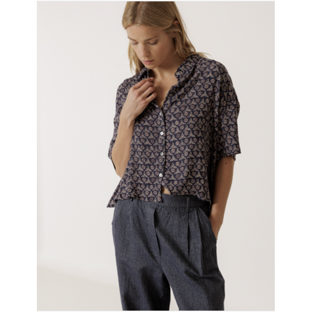 INDI AND COLD INDI AND COLD 26E BLOUSE MOTIF FLORAL NAVY