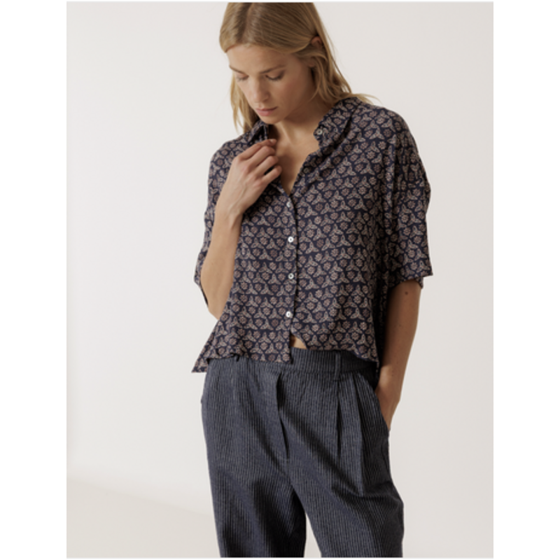 INDI AND COLD INDI AND COLD 26E BLOUSE MOTIF FLORAL NAVY