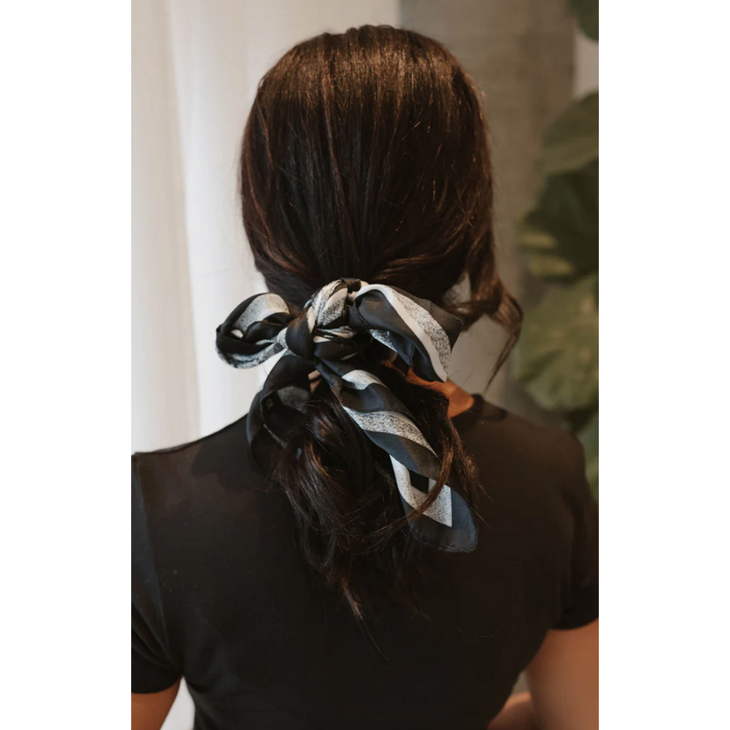 CARACOL CARACOL FOULARD SATINE CARRE MOTIF TOILE JOUY 6236/BLK