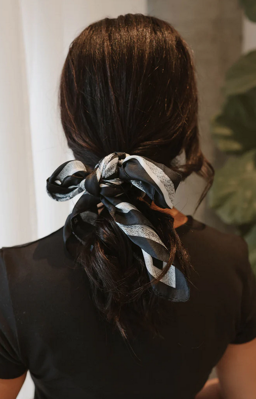 CARACOL CARACOL FOULARD SATINE CARRE MOTIF TOILE JOUY 6236/BLK