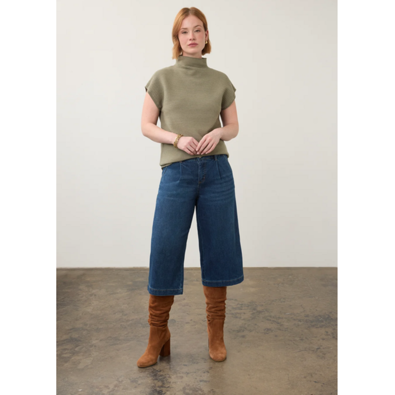 FDJ FDJ 26H 2434843 MID RISE PLEATED WIDE GAUCHO DARK WASH
