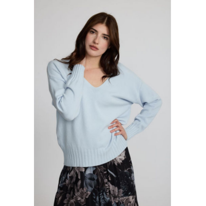 PISTACHE PISTACHE 26H SWEATER COL V TRICOT FIN BLEU CIEL B25150